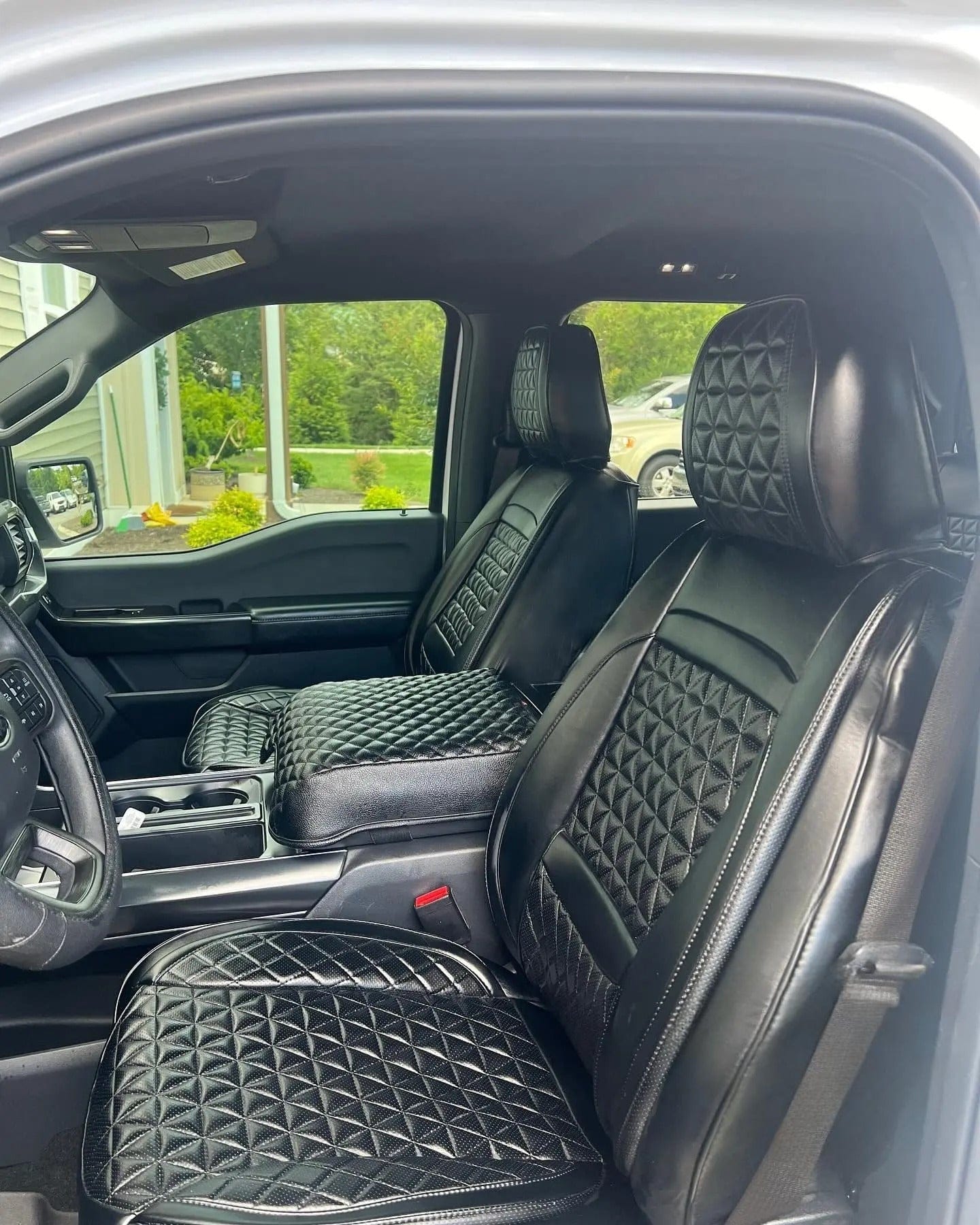 Black & Blue Breathable Waterproof Diamond Pattern Leather Seat Cover for Cars photo review