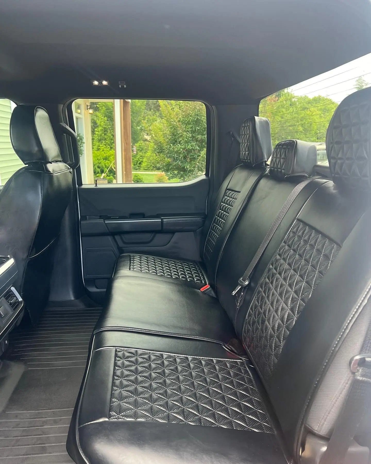 Black & Blue Breathable Waterproof Diamond Pattern Leather Seat Cover for Cars photo review