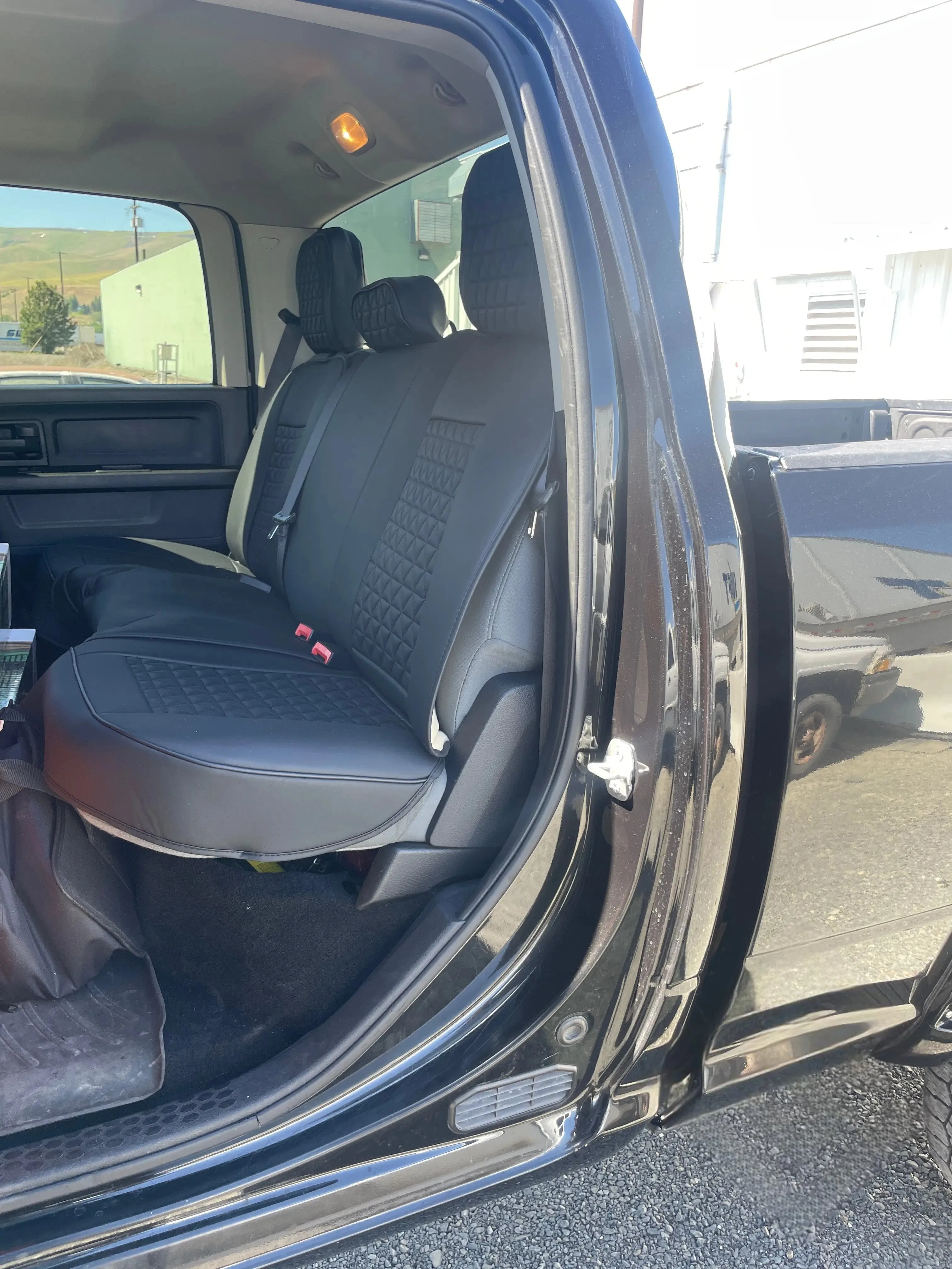 Black Breathable Waterproof Diamond Pattern Leather Seat Cover for Cars photo review