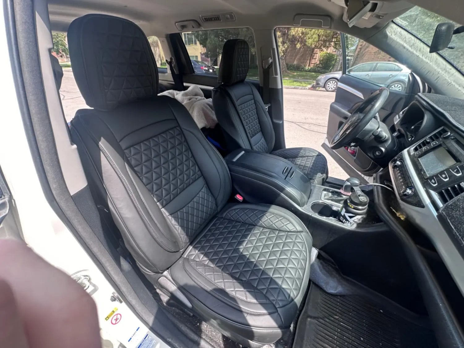 Black & Blue Breathable Waterproof Diamond Pattern Leather Seat Cover for Cars photo review